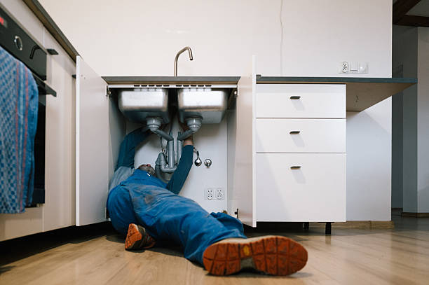 Professional Emergency Plumber technician working in Woodville, CA